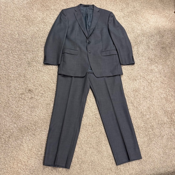 225. Men’s Calvin Klein Gray‎ Suit with Notched Lapels and Tailored Fit (42R) - Picture 1 of 12
